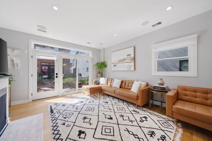 Property Photo:  1801 W Diversey Parkway 16  IL 60614 