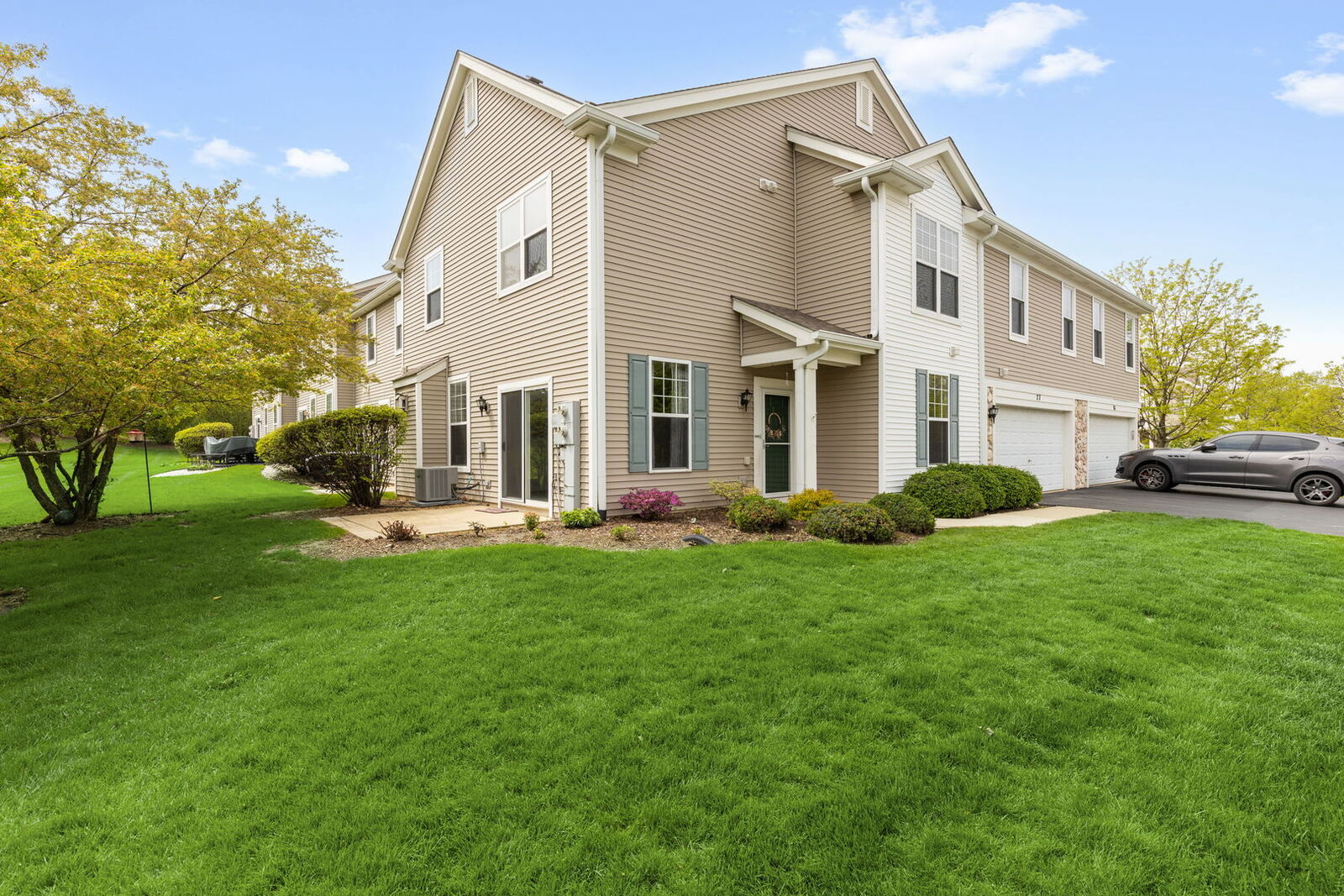 Property Photo:  77 Johnson Court  IL 60542 