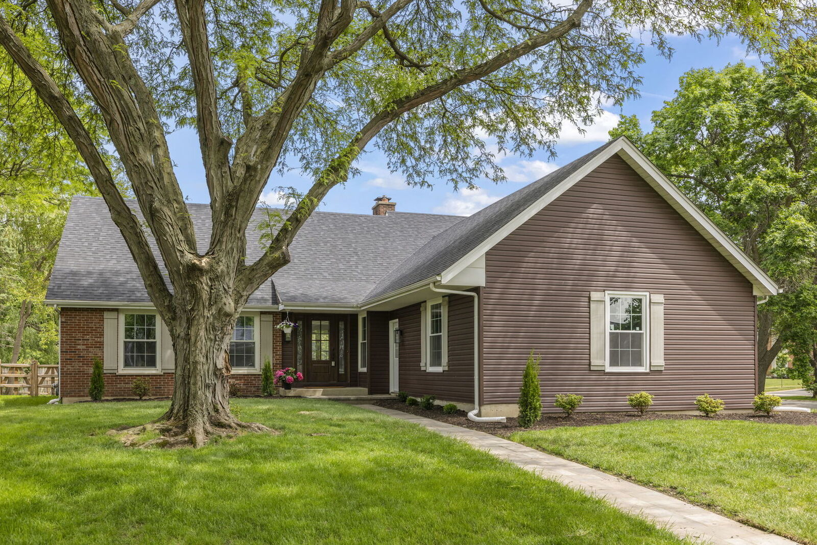 Property Photo:  210 Westmoreland Lane  IL 60540 