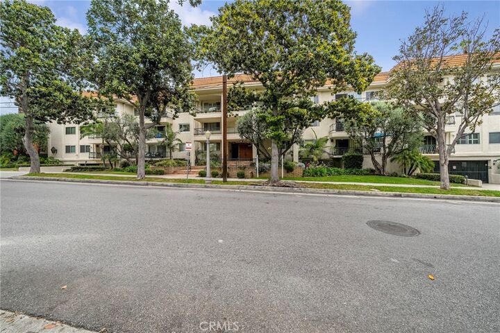 Property Photo: 420 S Madison Avenue 205 CA 91101