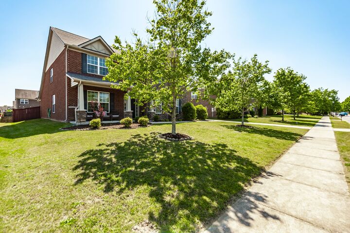 Property Photo:  1006 Abberley Cir  TN 37075 