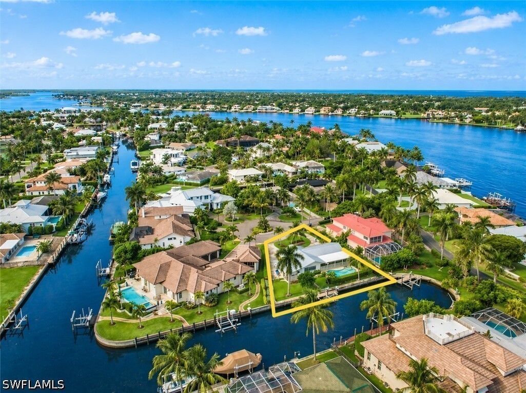 Property Photo:  1250 Tuna Court  FL 34102 