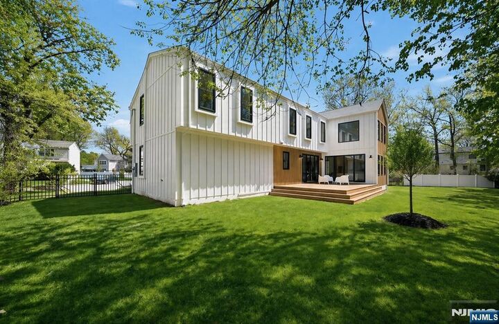 Property Photo:  23 Cherry Court  NJ 07626 