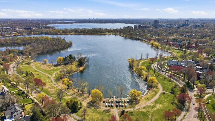 Property Photo:  2200 Kenwood Parkway  MN 55405 