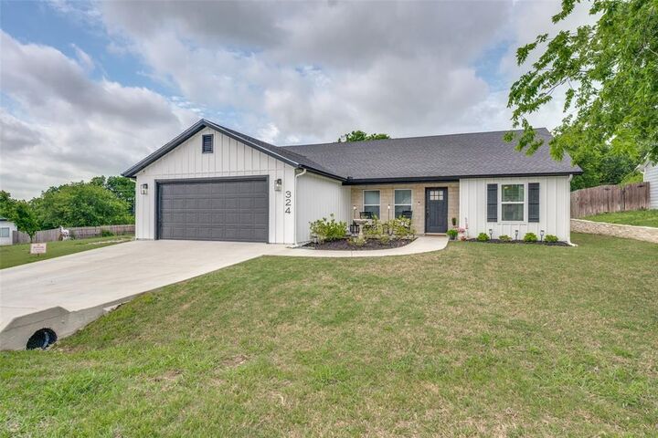 Property Photo:  324 Hillcroft Road  TX 76108 