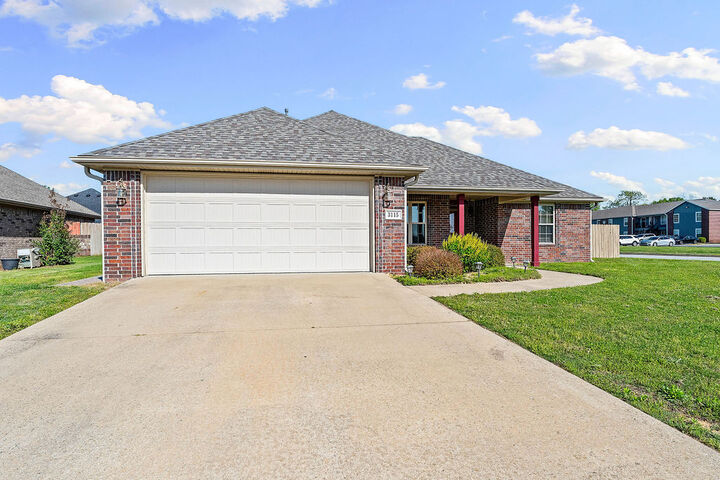 Property Photo:  3115 S I Street  AR 72758 