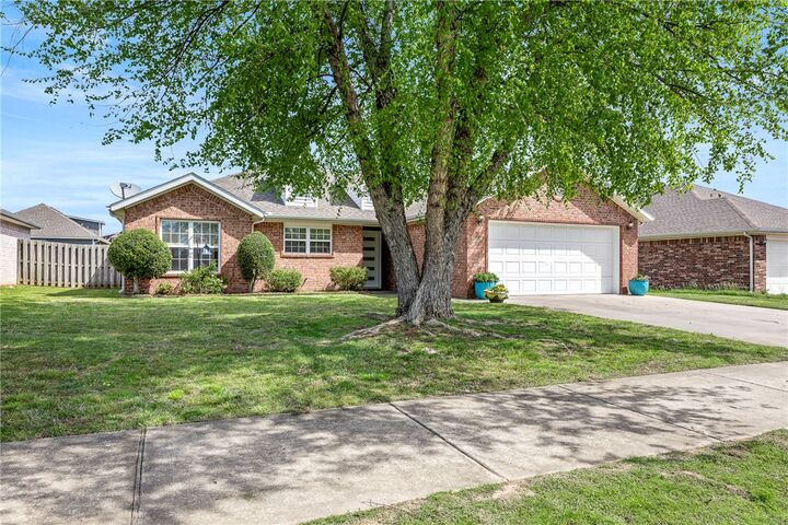 Property Photo: 3900 SW Carriageway Avenue AR 72712