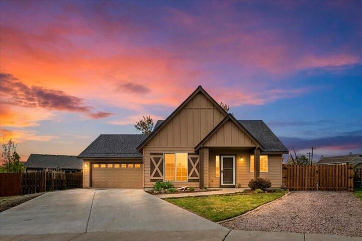 Property Photo:  2232 SW Newberry Court  OR 97756 