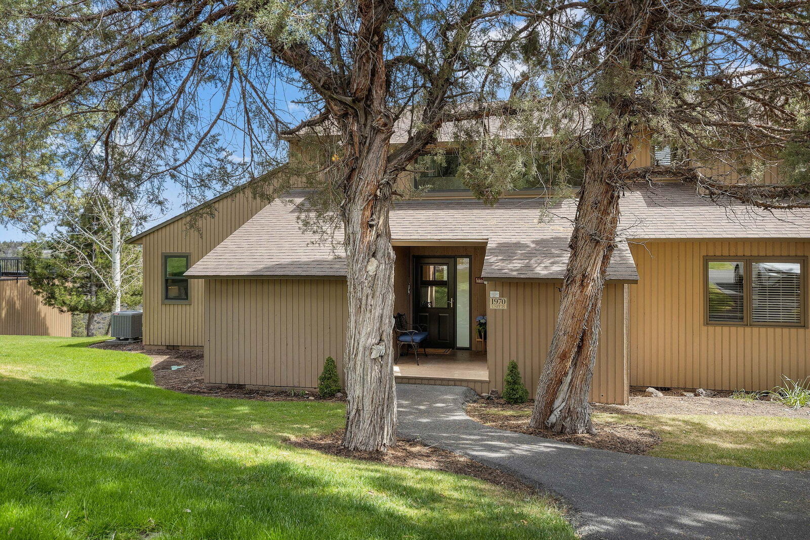 Property Photo:  1970 Redtail Hawk Drive  OR 97756 