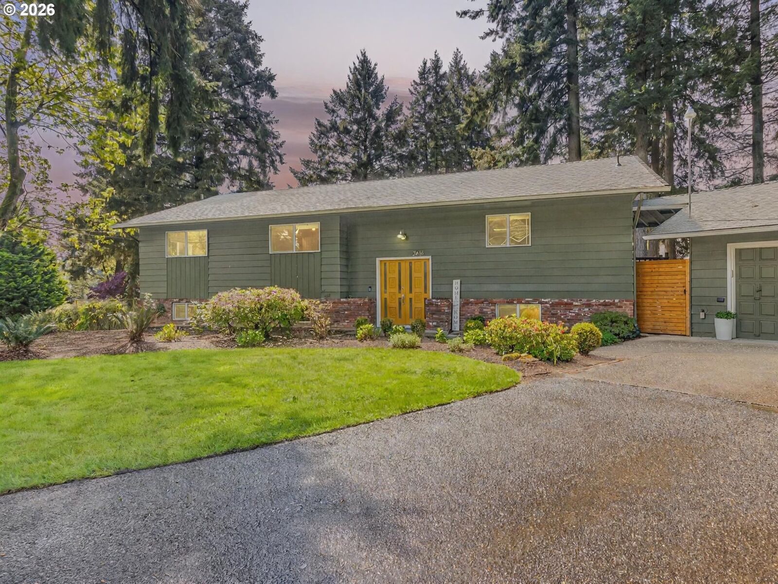 Property Photo: 2414 SE Bella Vista Rd WA 98683