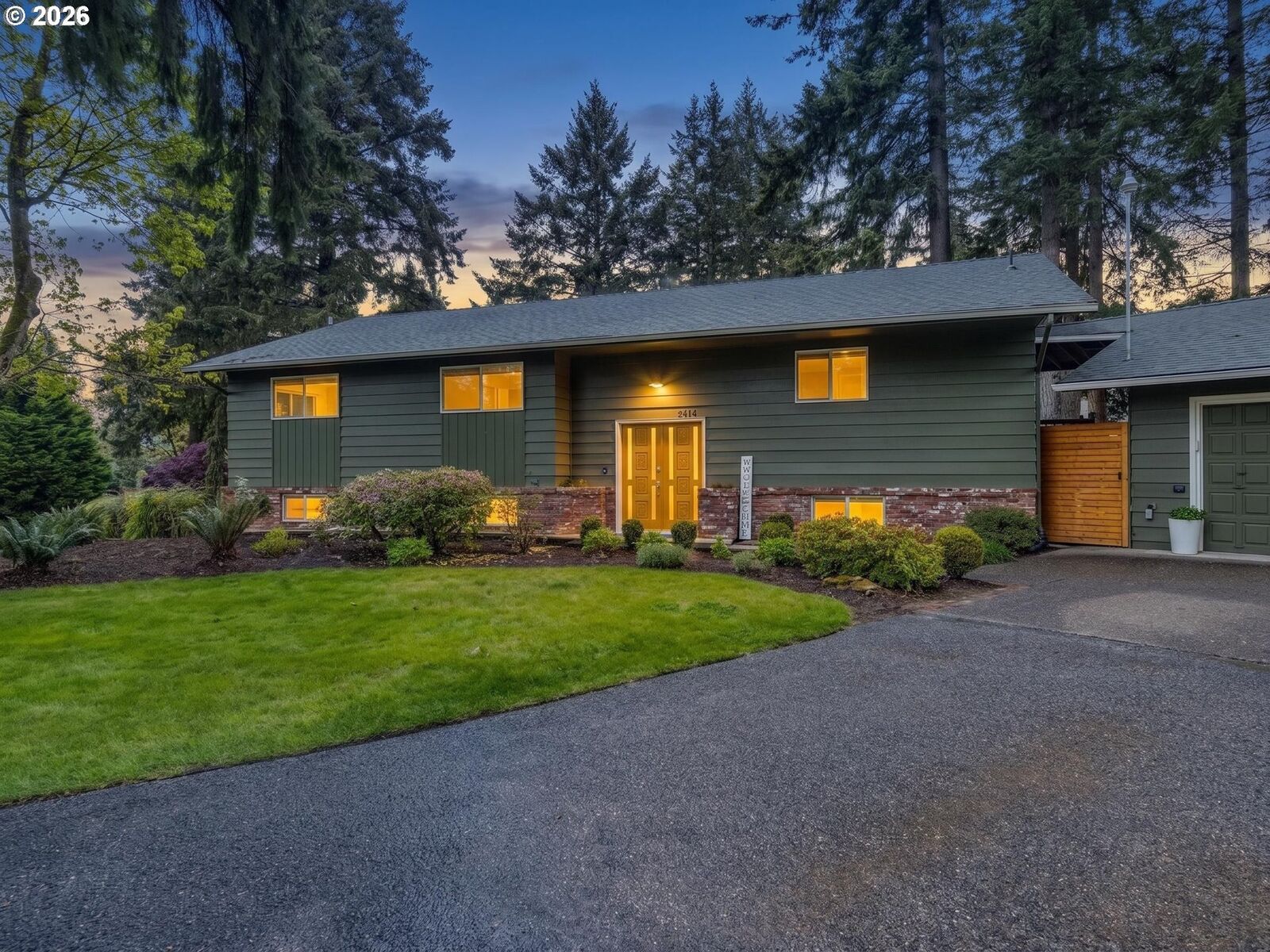 Property Photo:  2414 SE Bella Vista Rd  WA 98683 