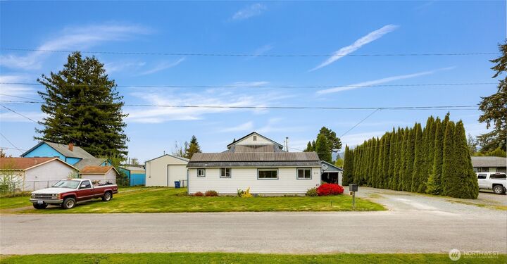 Property Photo: 916 Jennings Street WA 98284