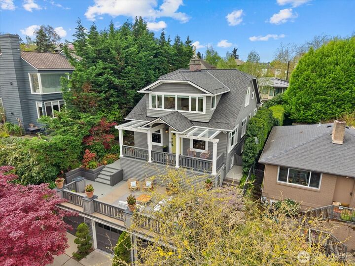 Property Photo:  2407  11th Avenue E  WA 98102 