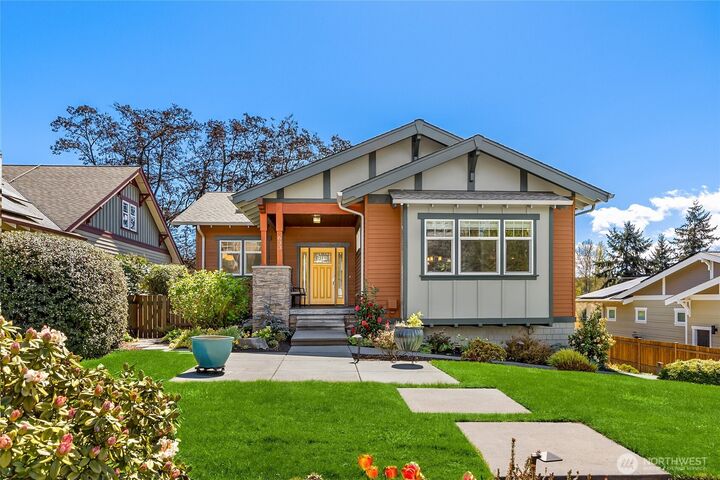 Property Photo:  633  Pierce Court NW  WA 98110 