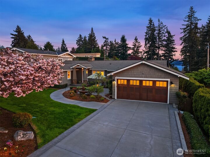 Property Photo:  9359  Sunset Way  WA 98004 