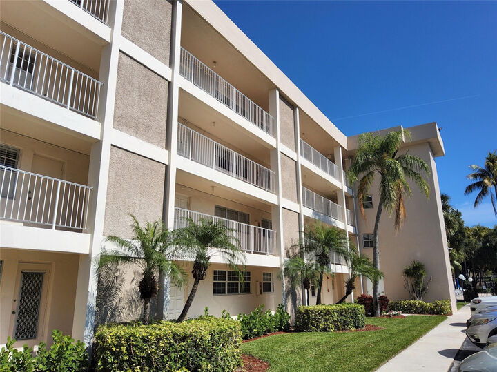 Property Photo:  3151 S Palm Aire Drive 301  FL 33069 