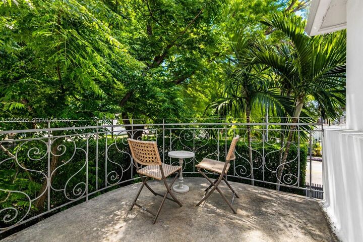 Property Photo:  1005 9th St 2  FL 33139 