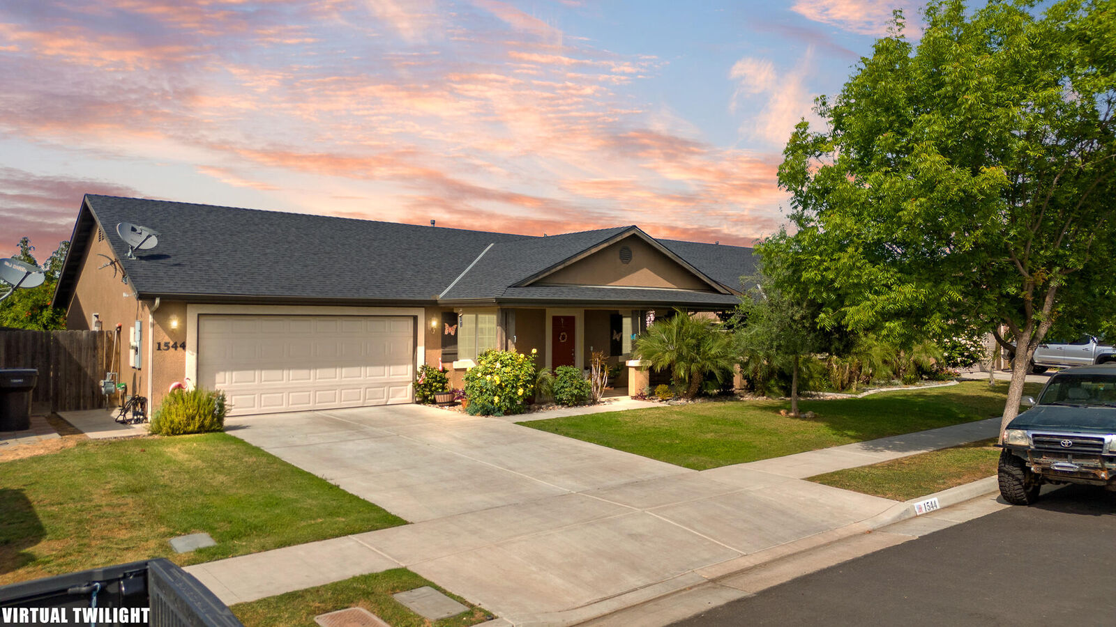 Property Photo:  1544 Santa Cruz Avenue  CA 93274 