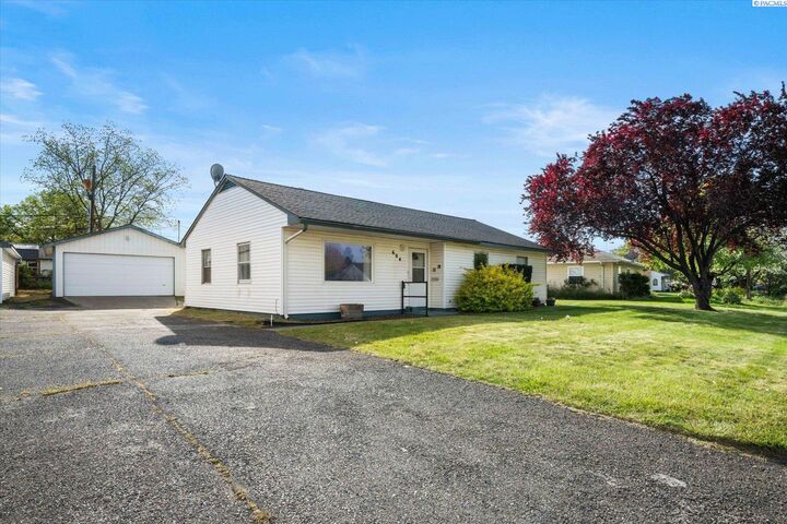 Property Photo:  604 Birch Avenue  WA 99352 