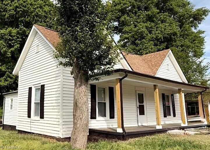 Property Photo:  630 Davis Avenue  NC 28658 