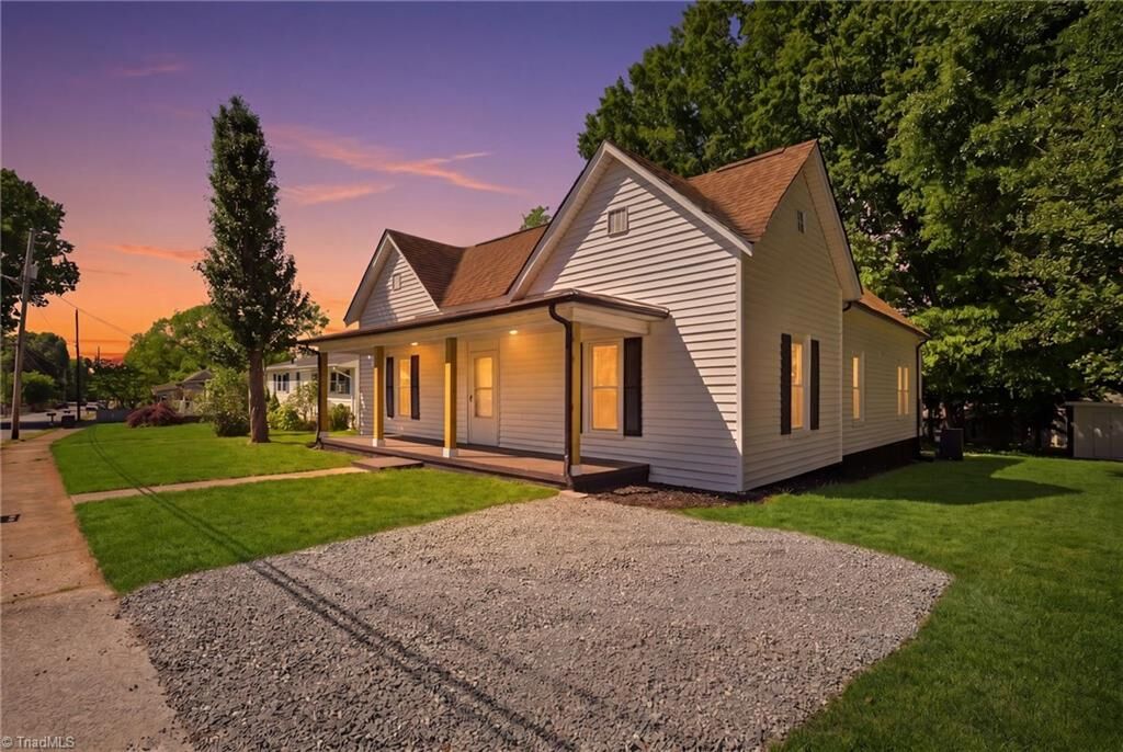 Property Photo:  630 Davis Avenue  NC 28658 