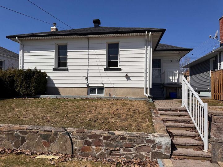 Property Photo:  918 Douglas Street  ON P1B 5P6 