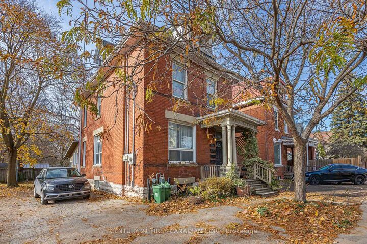 551 Adelaide Street N — photo 1