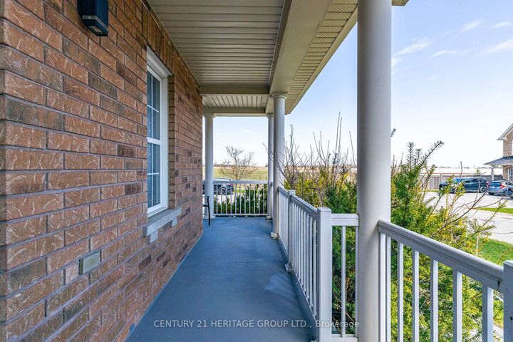 Property Photo:  117 Four Seasons Crescent  ON L9N 0C4 