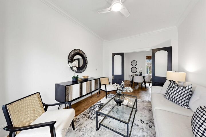 Property Photo:  106 Oxford Street  ON M5T 1P3 