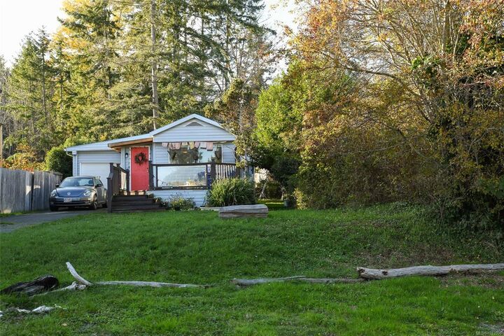 Property Photo: 5557 Horne St BC V0R 3B0