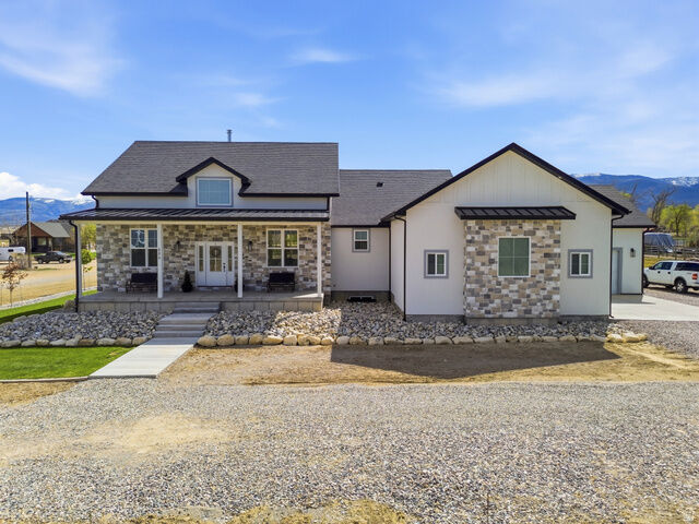 Property Photo: 886 N 300 E UT 84662