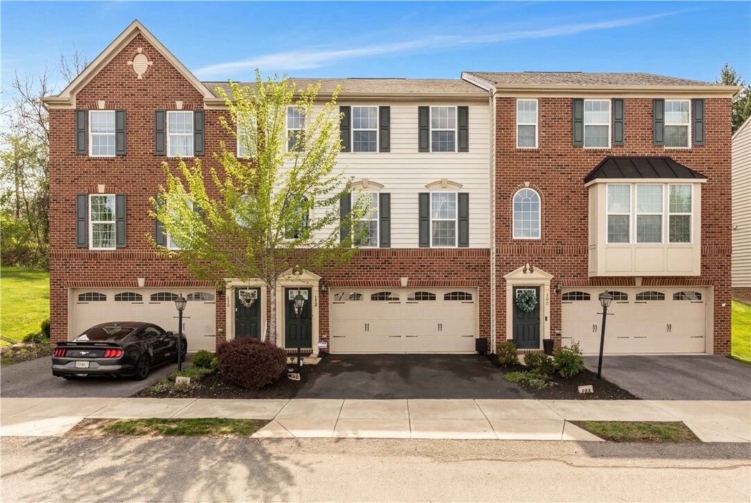 Property Photo: 108 Noble Woods Dr PA 15108