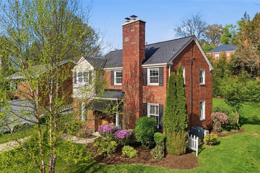 Property Photo:  1816 Vollmer Drive  PA 15116 