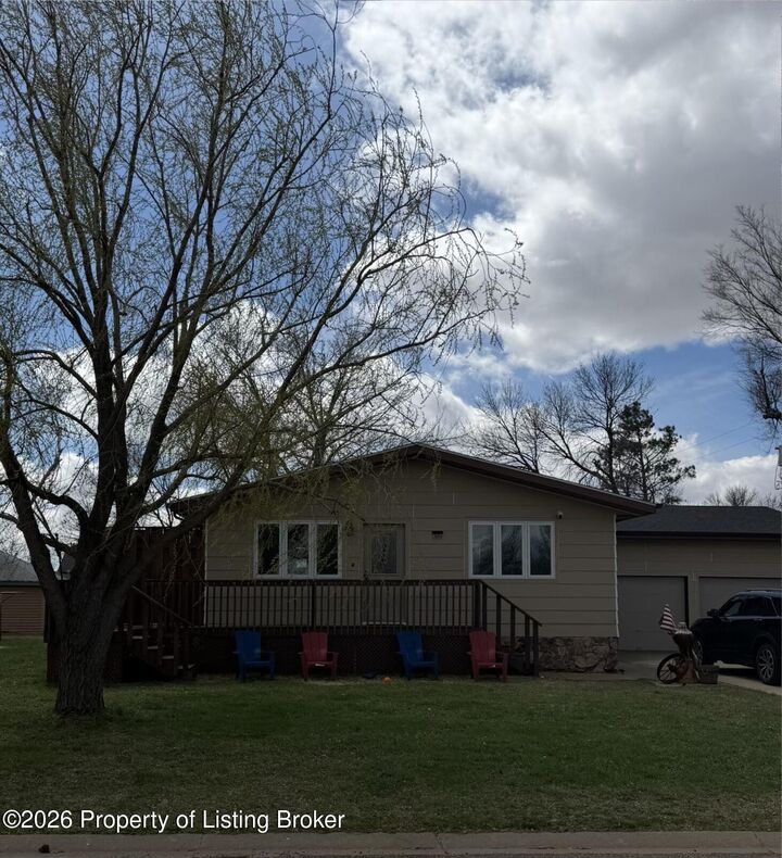 Property Photo: 504 Rudolph Avenue NW ND 58655