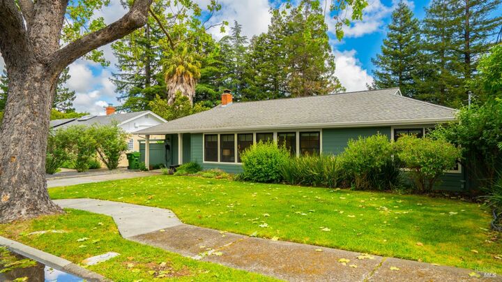 Property Photo:  702 Del Mar Avenue  CA 94947 
