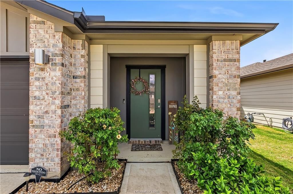 Property Photo: 1102 Amistad Loop TX 77845