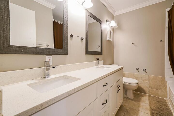 Property Photo: 19886 37 Avenue BC V3A 2S5