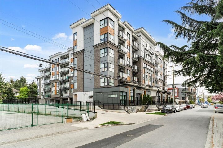 Property Photo: 20695 Eastleigh Crescent 602 BC V3A 0P7