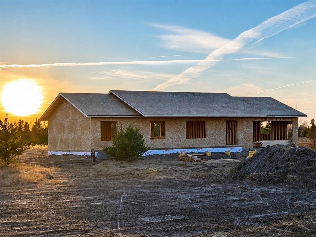 Property Photo: 21 Marius Place MB R0A 0Z0