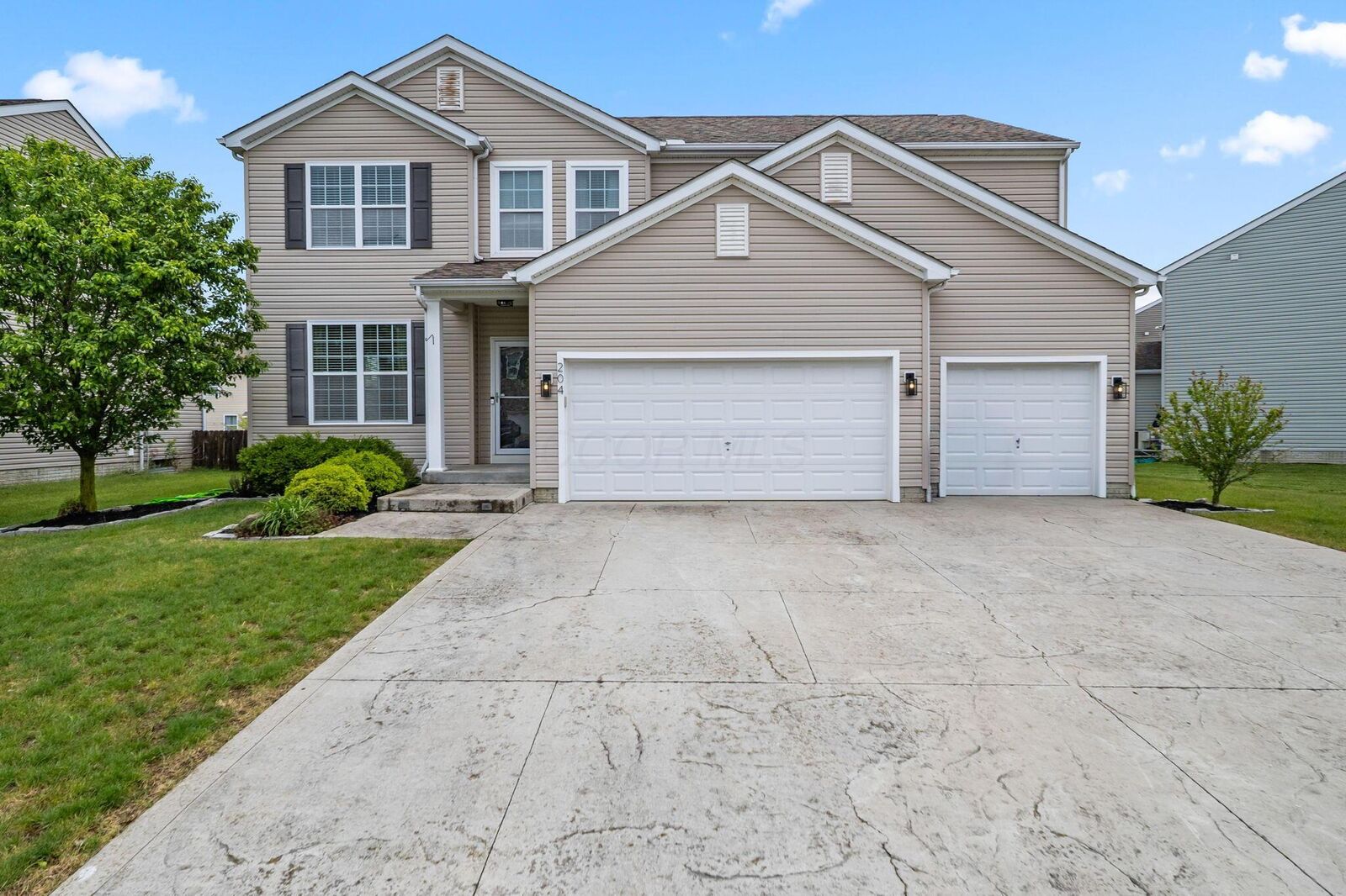 Property Photo:  204 Honey Locust Lane  OH 43116 