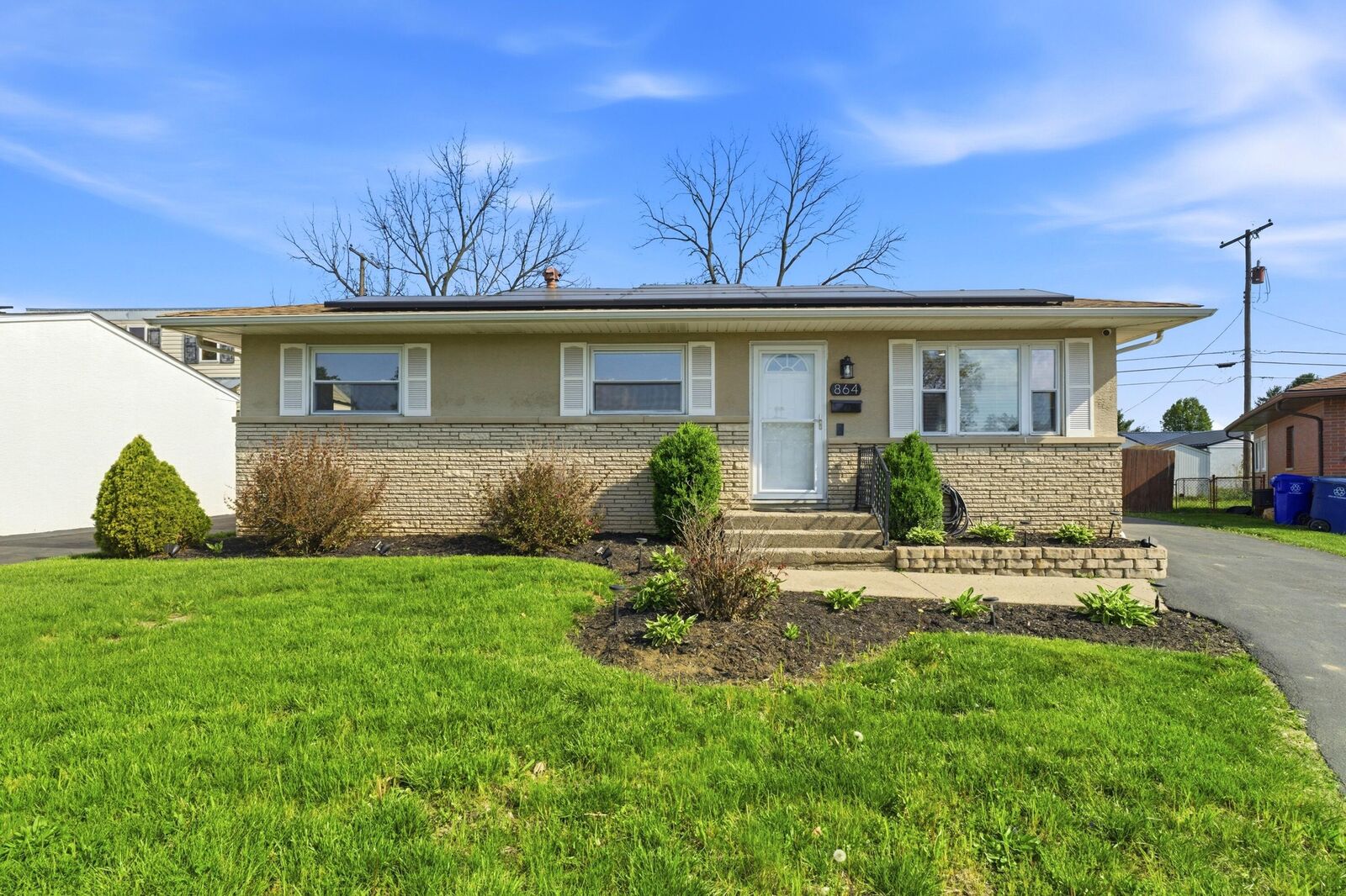 Property Photo:  864 Kevin Drive  OH 43224 
