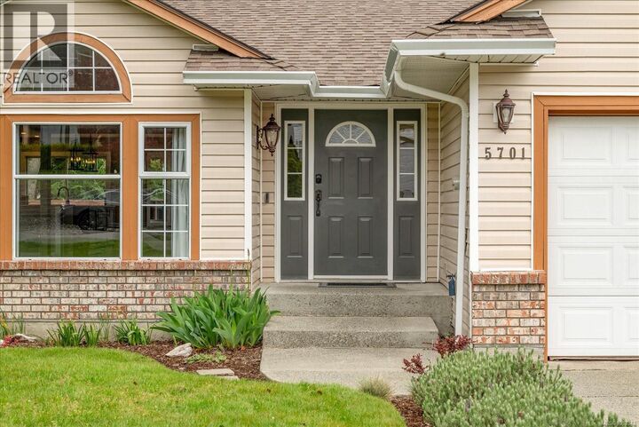Property Photo: 5701 Malibu Terrace BC V9T 5W7