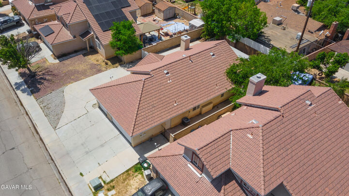 Property Photo:  43915 Glenraven Road  CA 93535 