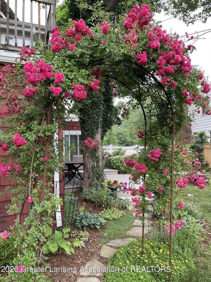 Property Photo:  439 Collingwood Drive  MI 48823 