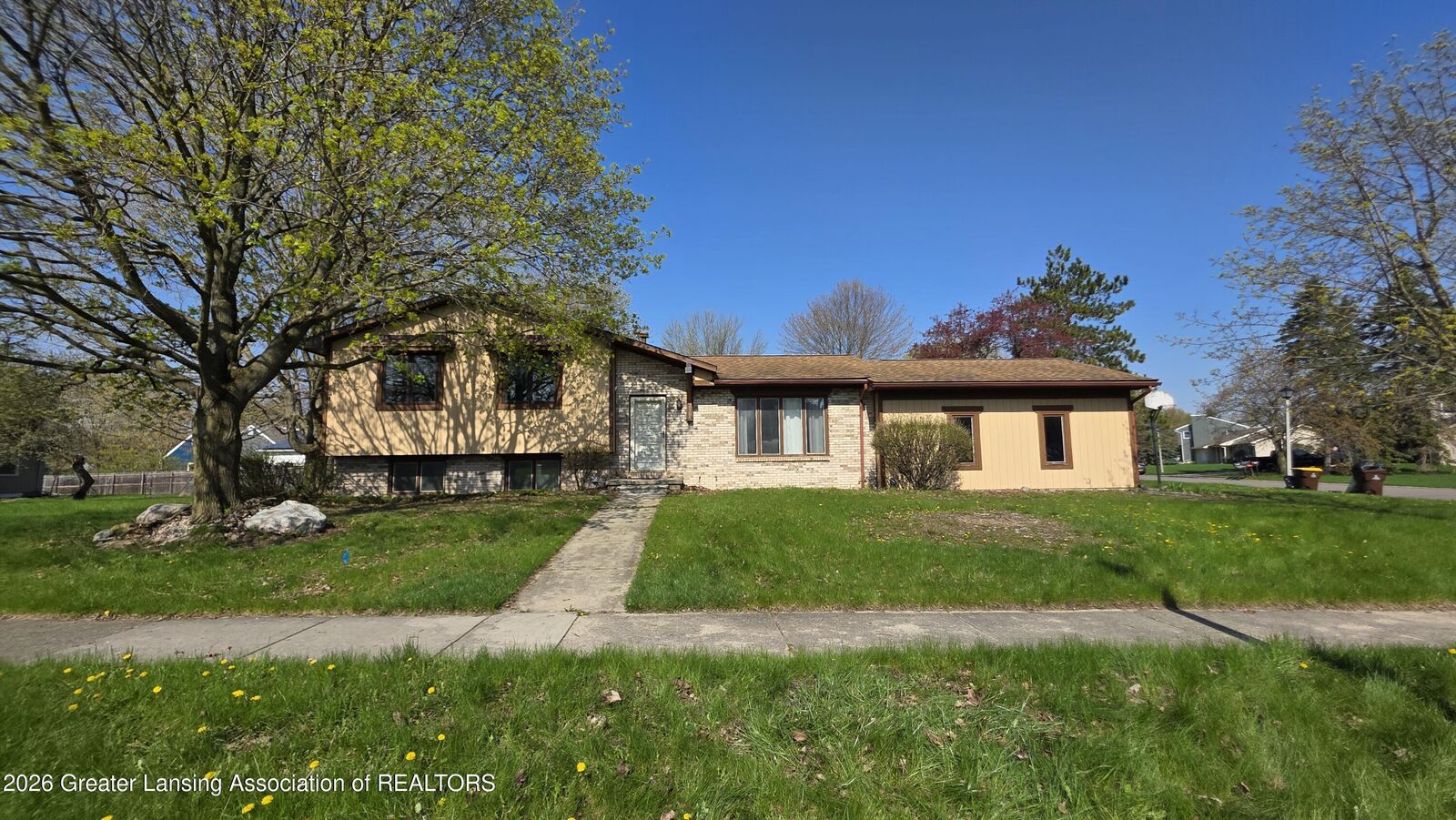 Property Photo:  2105 Briarhill Drive  MI 48917 