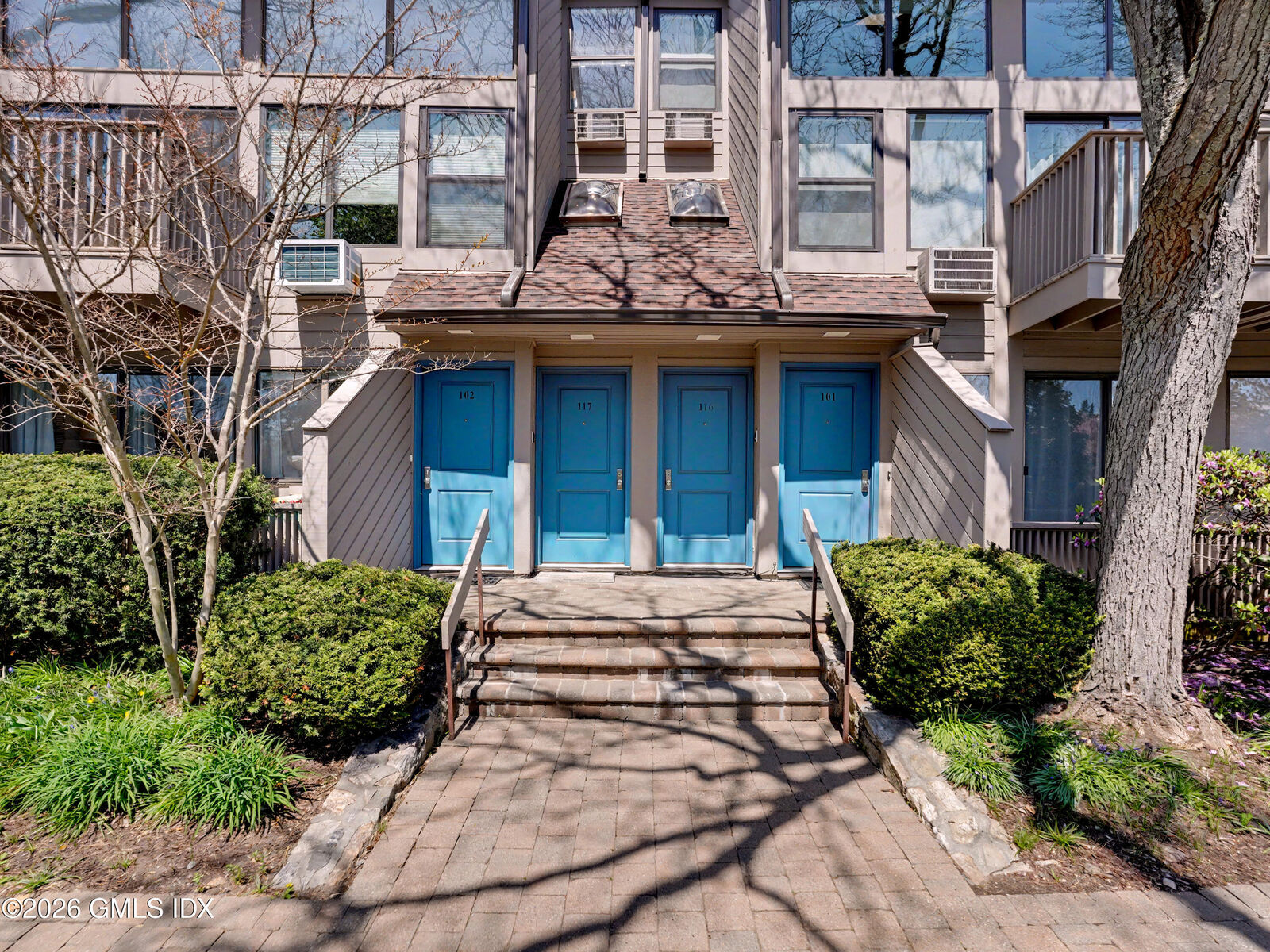 Property Photo:  1465 E Putnam Avenue 102  CT 06830 