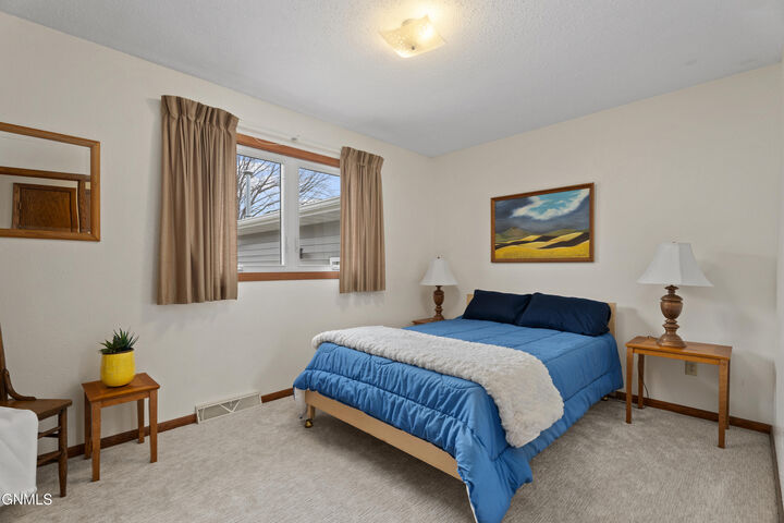 Property Photo:  2222 Kennedy Avenue  ND 58501 