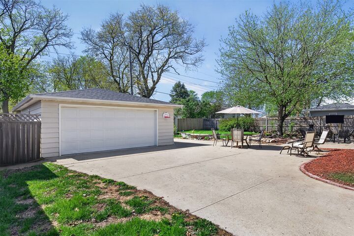 Property Photo:  217 SE 8th Street  IA 50021 