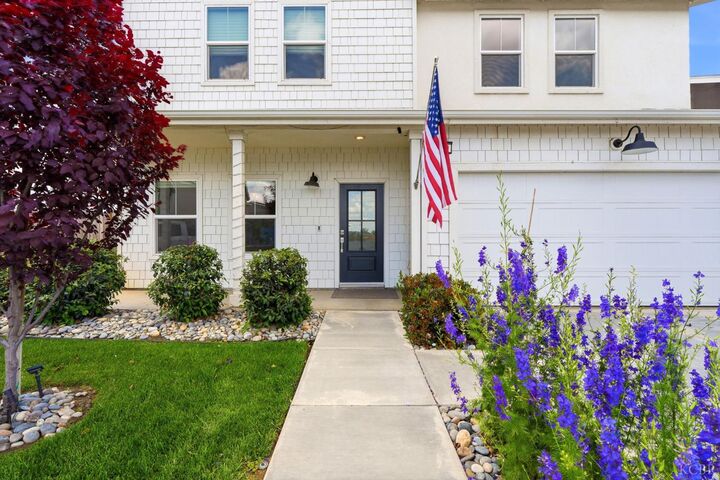 Property Photo: 2429 W Claridge Way CA 93230