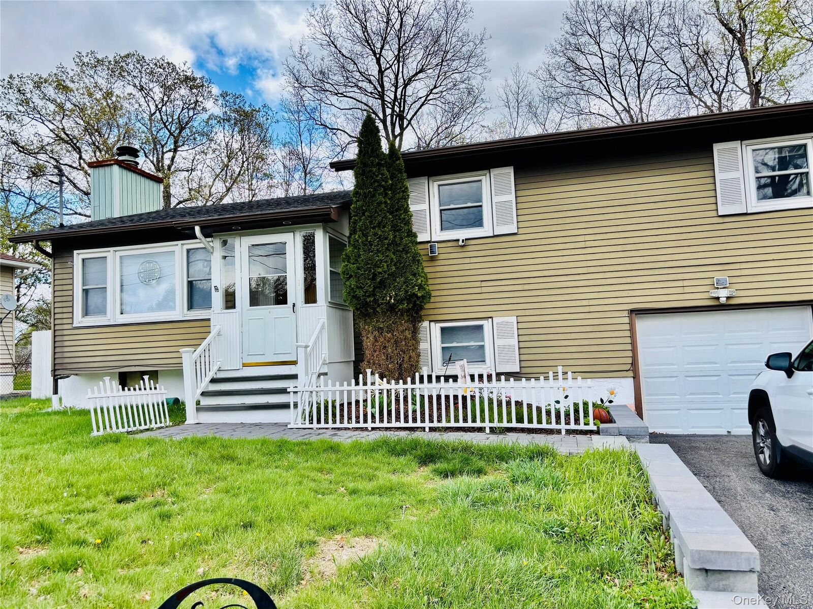 Property Photo:  22 Oak Lane  NY 10940 